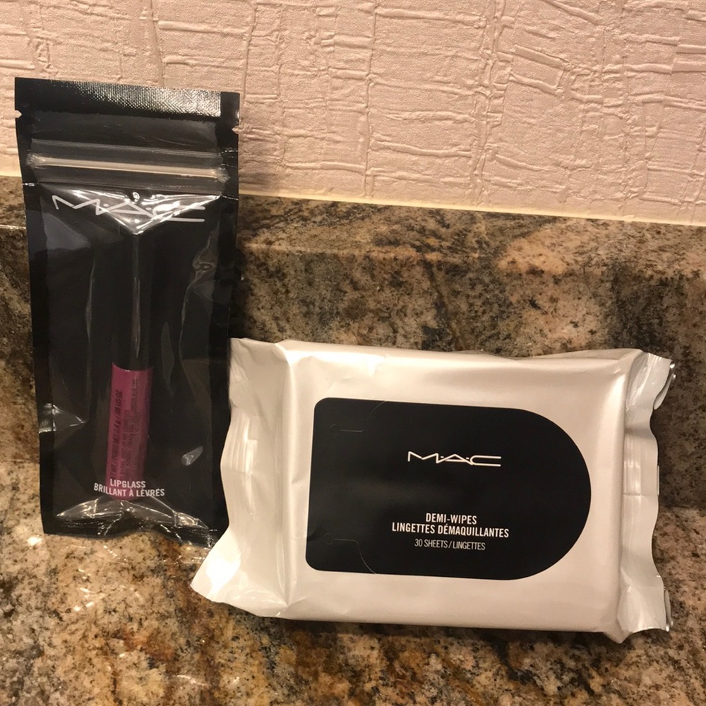 LipGlass (Love You Big Time)&Cleansing Towelettes